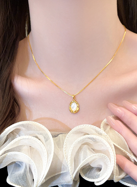 金色椭圆吊坠项链颈链高级感轻奢