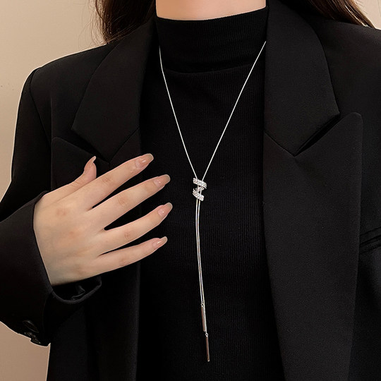 Gulia's atmospheric high-end spiral sweater chain