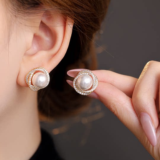 金色珍珠耳钉女2025新款爆款高级感气质大气耳环轻奢小众秋冬耳饰