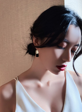 古里雅高级感耳环黑色耳坠巨好看