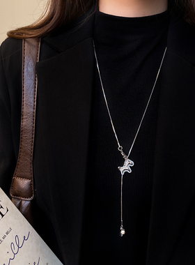 银色小马吊坠项链高级感轻奢配饰