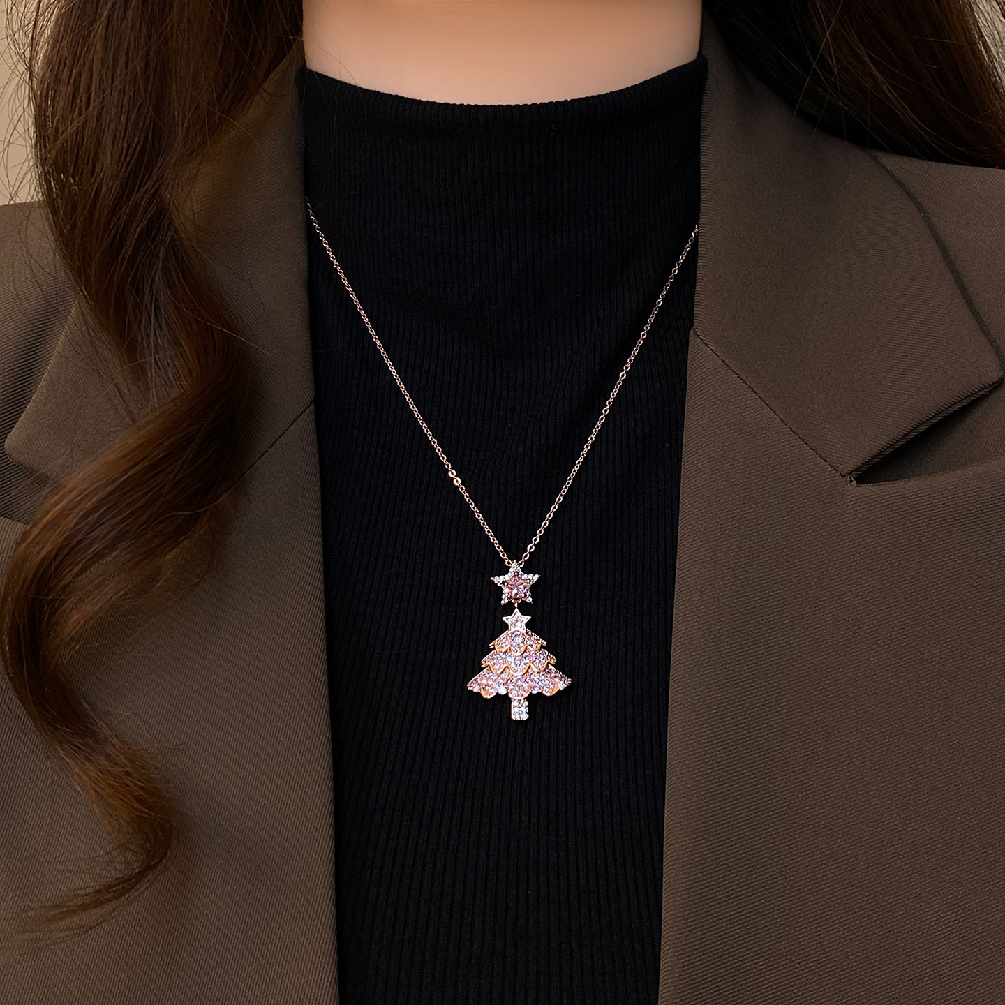 圣诞节粉色锆石树吊坠项链女秋冬配饰品轻奢高级感毛衣链2025新款,淘宝优惠券,粉丝福利购,淘宝优惠卷