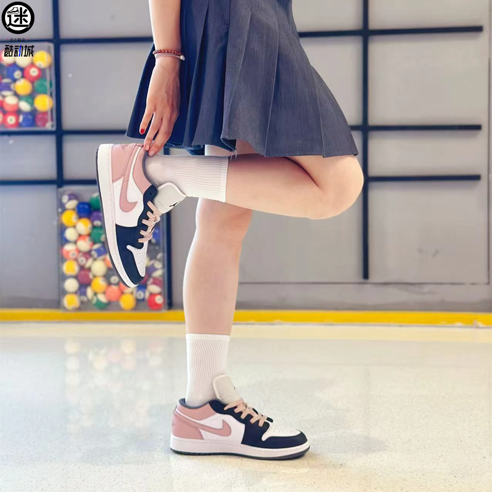 球鞋定制 Jordan Air Jordan 1 'Iron Grey'黑粉女子低帮百搭板鞋,淘宝优惠券,粉丝福利购,淘宝优惠卷