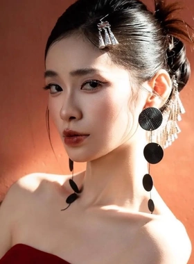 复古黑色圆片流苏耳环小众设计高级感时尚轻奢气质长款夸张耳饰女