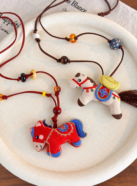 手工布艺小马吊坠串珠项链女本命年小众设计感长款毛衣链秋冬配饰