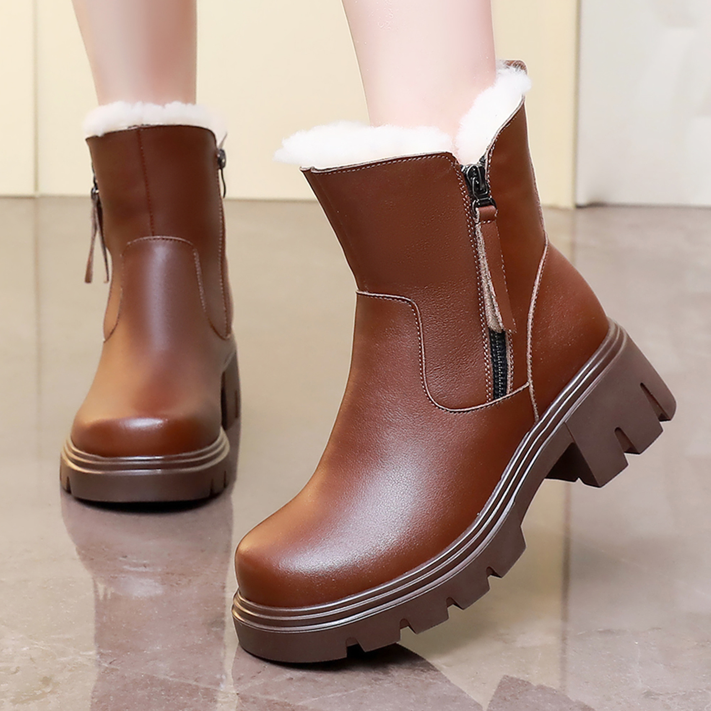 东北厚底雪地靴女款冬季女鞋加绒加厚大棉鞋妈妈鞋防滑真皮棉靴子 - 图1