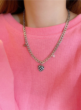 甜酷风棋盘格爱心项链ins