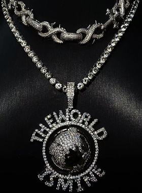 Mr.Bling满钻字母地球情侣吊坠