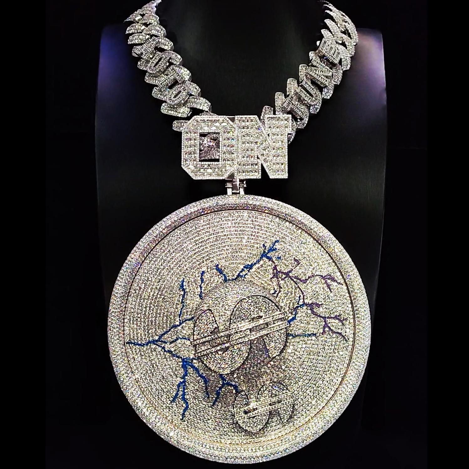 Mr.Blingggggg Daoming Liu Tailang's privately customized 15 cm diameter and three kilograms heavy disc pendant