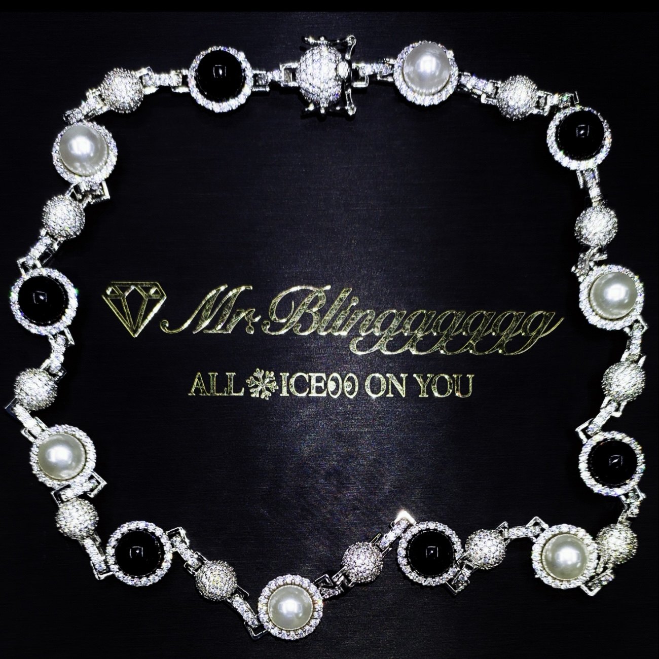 Mr.Blingggggg European and American hip-hop jewelry Travis Scott's same black and white pearl and diamond necklace