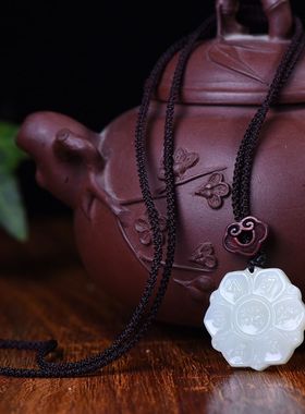 玉阅珠宝和田玉六字真言吊坠