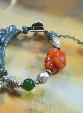 天然A货翡翠乌鸡雕刻荷花手牌手工编织南红花牌925银饰手链新中式