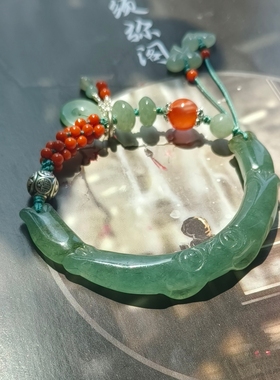 天然A货缅料翡翠冰油青雕刻猫咪半镯原创设计南红珠手链新中式女