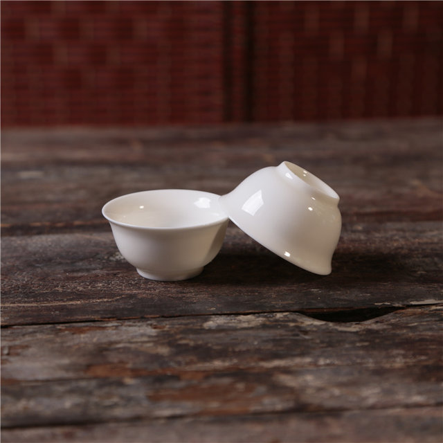 Chaozhou Kung Fu ຊາຕັ້ງກະດູກ jade porcelain ຊາຈອກຊາຈອກເຊລາມິກບໍລິສຸດຈອກຊາຮ້ານທົດສອບຈອກຄົວເຮືອນຂະຫນາດນ້ອຍກັບຄືນໄປບ່ອນປາກຈອກຊາ