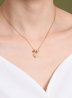 新款天然和田玉小马本命年项链女小众设计s925银玉马倾心锁骨链