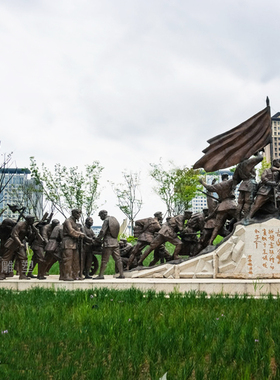 铸铜红军抗战人物雕塑玻璃钢仿铜铸铜八路军战争主题组雕人物定做