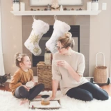 2022 рождественские украшения, бархатные рождественские носки со снежинками и жемчугом, новые креативные плюшевые рождественские носки, подарочные носки