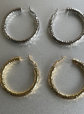 闪若disco ball。金银色立体锤纹亮光耳环圈极简高级时髦925银针