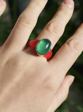 自信加身。亮眼红橘色树脂戒指透明锆石绿宽戒指时髦个性高级大气