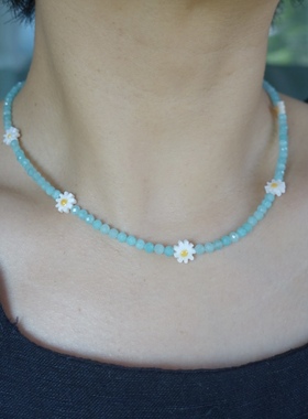 清爽山野。浅蓝色天河石雏菊花朵串珠项链时髦清新夏日感可爱个性