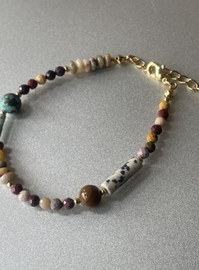 印象派画风。多种彩石管珠撞色绿黄棕红斑点手链时髦个性艺术设计