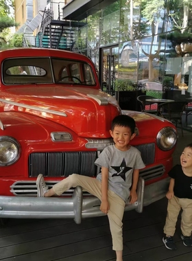 网红打卡拍照道具大型复古汽车