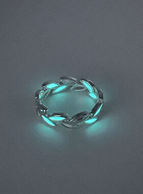 无聊了戴个能发光的树叶 戒指!创意夜光树枝枝条叶子