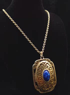 Vintage Avon 镀金仿青金石相⽚盒项链