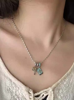 蓝色细闪塔罗牌星星跑环吊坠项链