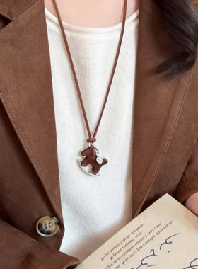 红色丝绒小马吊坠项链女款轻奢