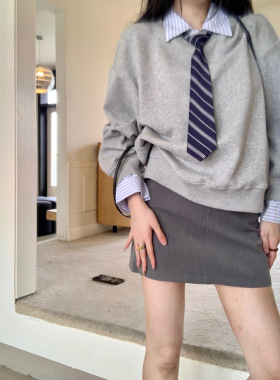 学院风条纹领带衬衫外套卫衣搭配