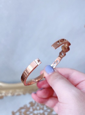 新款轻奢百搭手镯钛钢金色不易褪色网红简约时尚手饰小众潮女2359