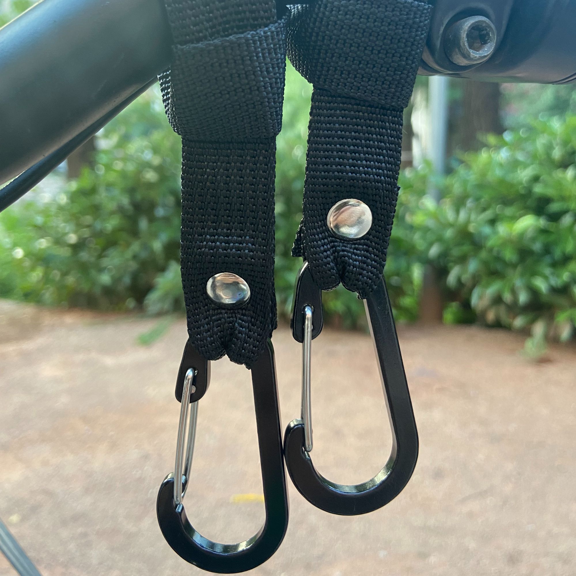 Electric vehicle hook, strong load-bearing, front-mounted, no need to drill holes
