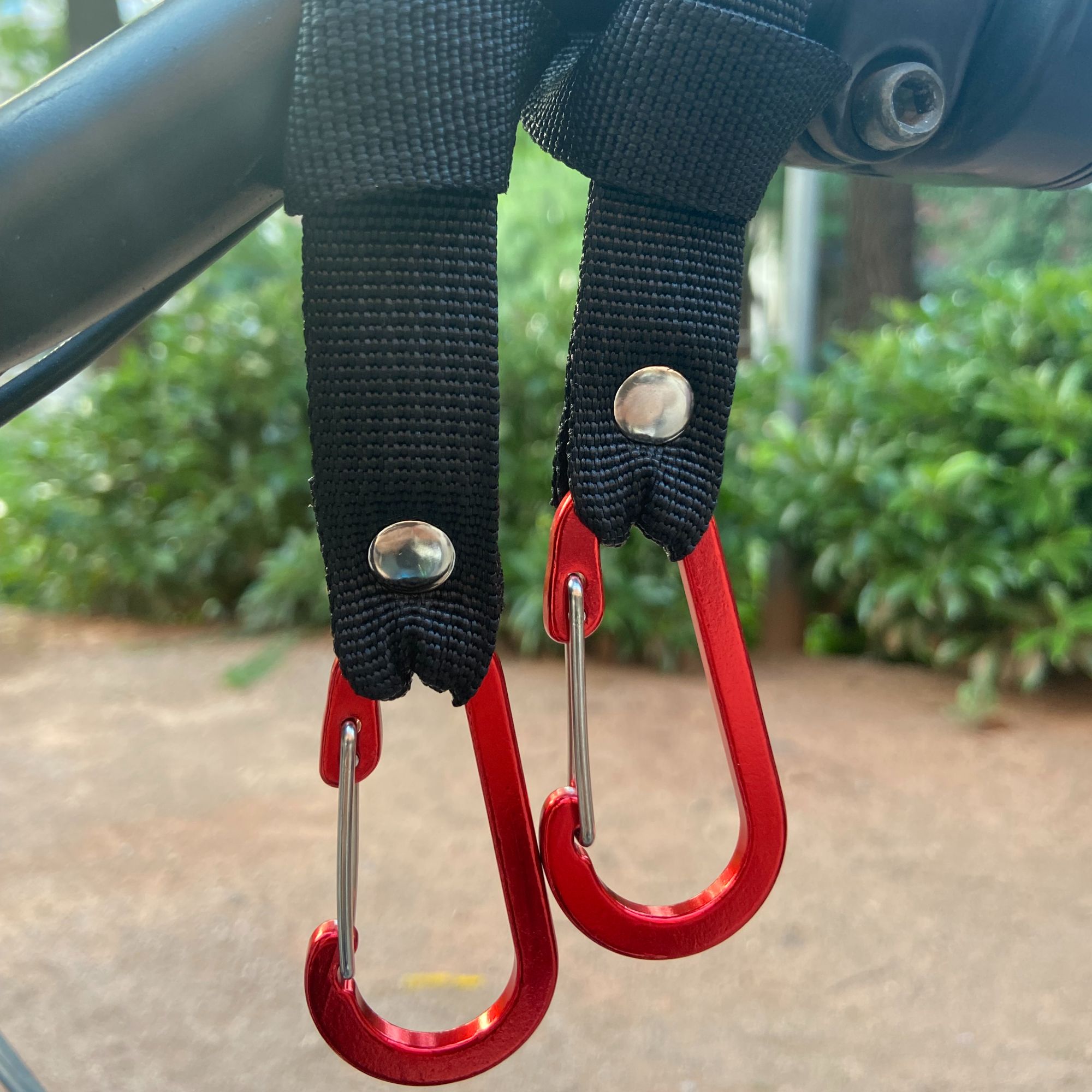 Electric vehicle hook, strong load-bearing, front-mounted, no need to drill holes