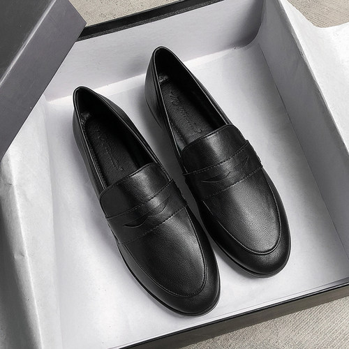 英伦韩版小皮鞋女秋2025新款软底单鞋百搭一脚蹬乐福鞋大码41到43 - 图0