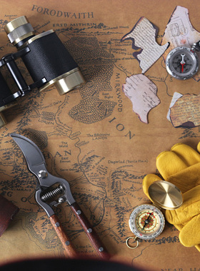 儿童房书桌探险登山主题软装摆件