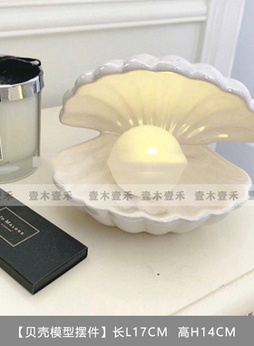 简约样板间女孩房桌面摆件