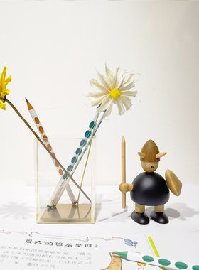 样板间男孩儿童房书桌组合摆件