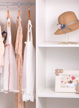 样板房间女孩衣柜衣服摆件