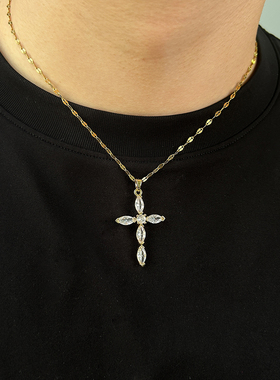 男士金色马眼镶钻十字架锁骨链