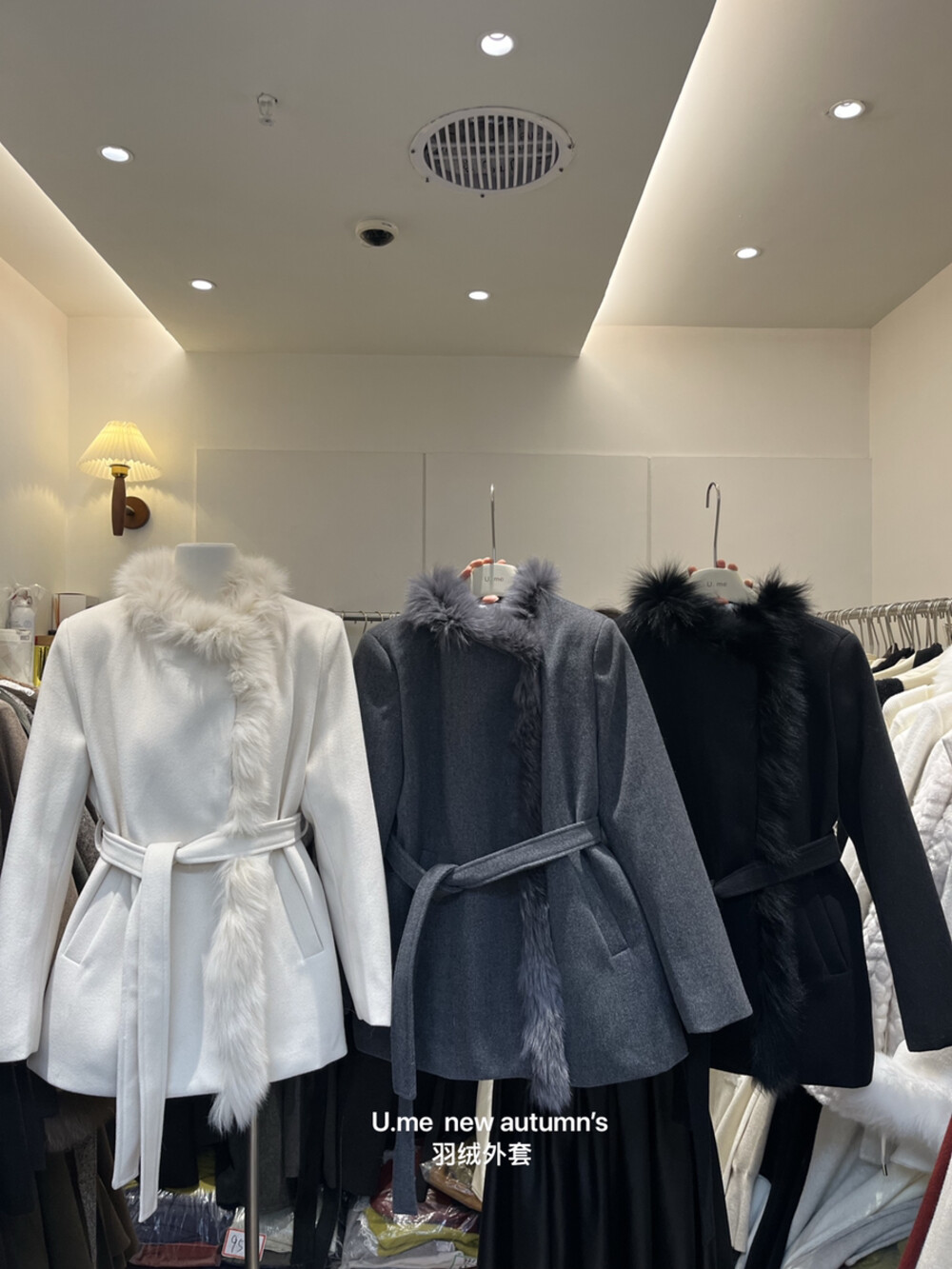 U.me小香狐狸毛领呢子大衣2025冬新款内胆羽绒50白鸭绒中长款外套 - 图2
