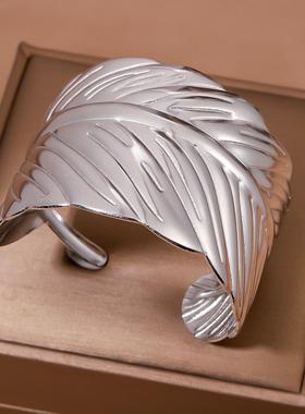 钛钢树叶手镯女不掉色手环