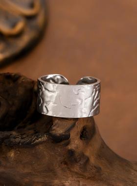 个性宽版不规则纹理开口戒指