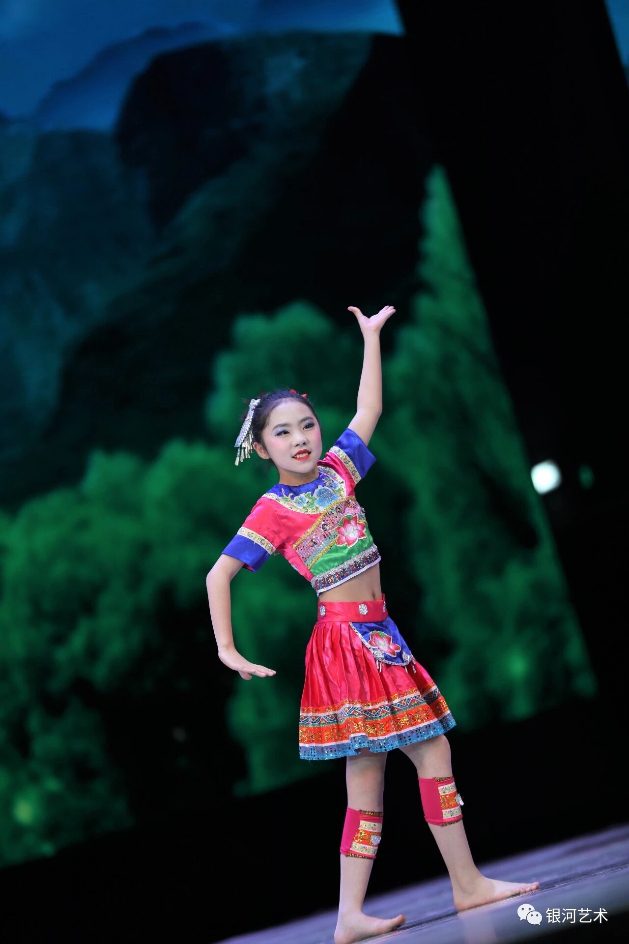 抖音唯舞独尊踩茶舞蹈同款苗族民族女童演出服红山果儿童表演服