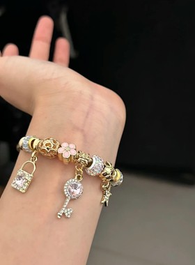 2025高仿潘家甜美金色星星钥匙镶粉钻吊坠轻奢精致可调节学生手镯