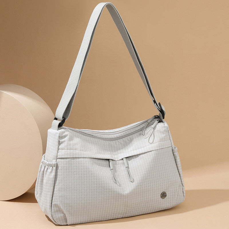 2025新款轻量化格子尼龙布包单肩斜挎包女多口袋大容量通勤托特包,淘宝优惠券,粉丝福利购,淘宝优惠卷