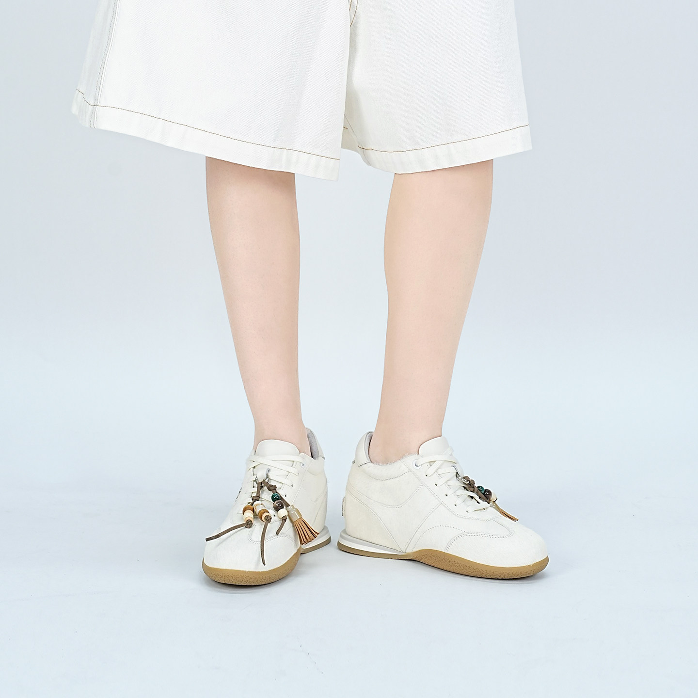 iiJin艾今25秋冬新品7.5cm薄底内增高兽毛德训休闲小白鞋女321QZC - 图0