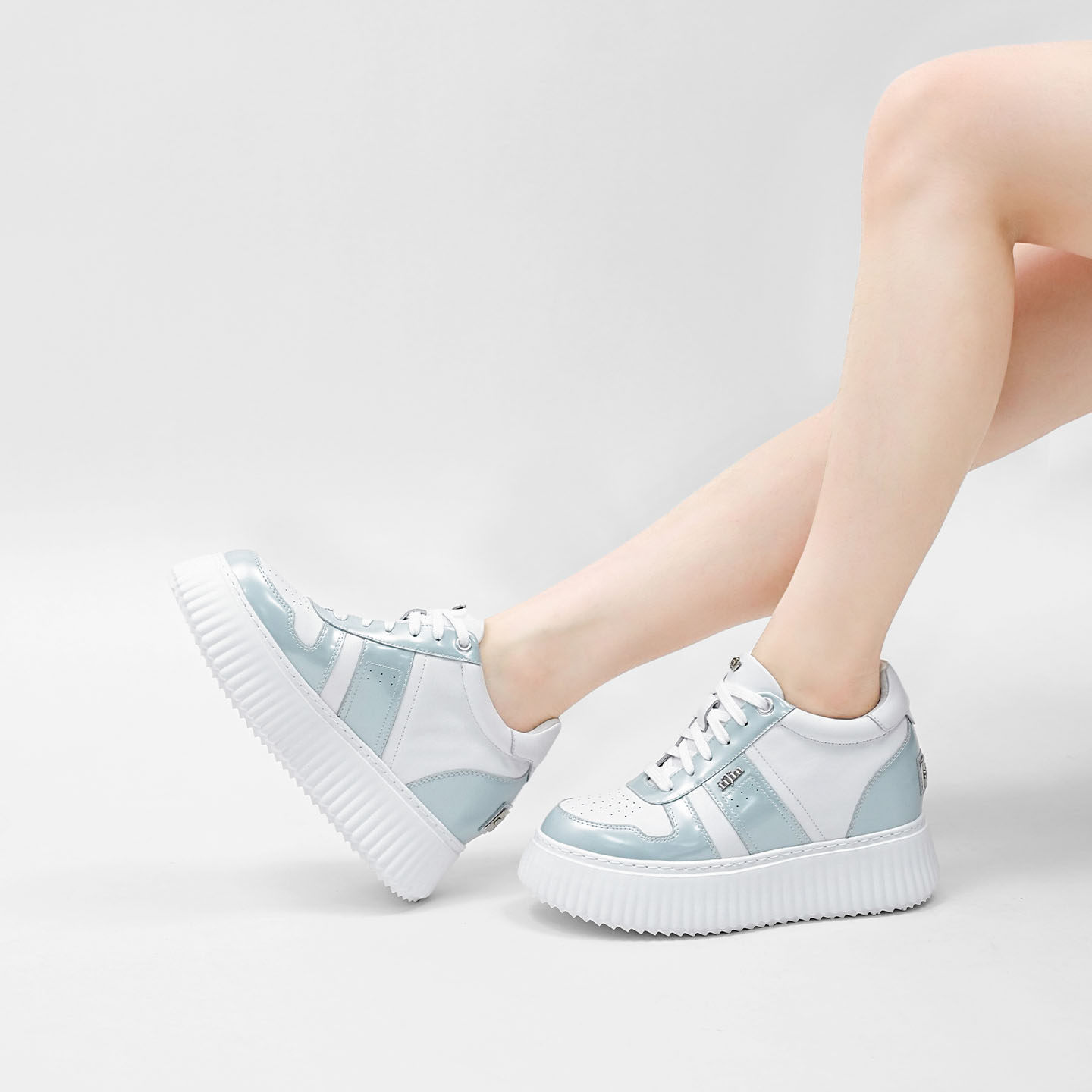 iiJin艾今25秋新品9cm厚底内增高超轻简约撞色休闲板鞋女254GNP,淘宝优惠券,粉丝福利购,淘宝优惠卷