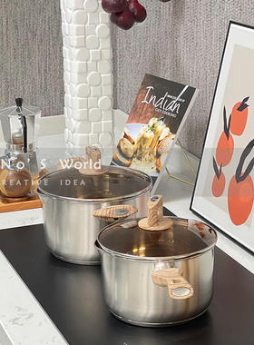 现代厨房摆件暖色系样板房间软装