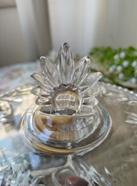 纯手工刻花水晶带盖分割盘